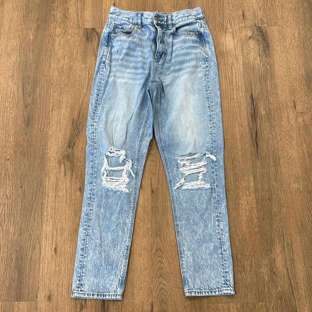AMERICAN EAGLE Mom Jeans